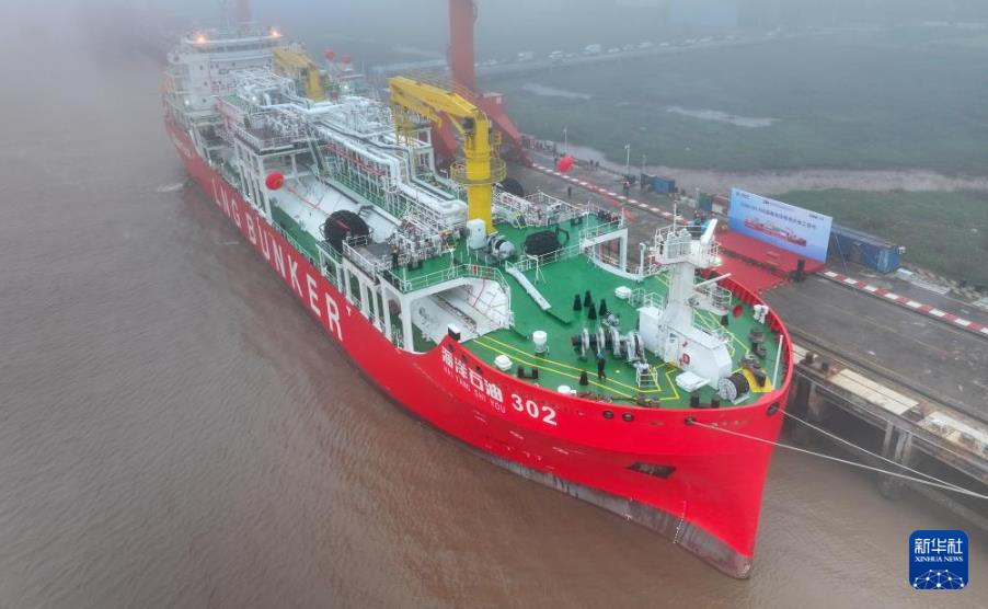 12000立方米LNG运输加注船在江苏启东完工交付