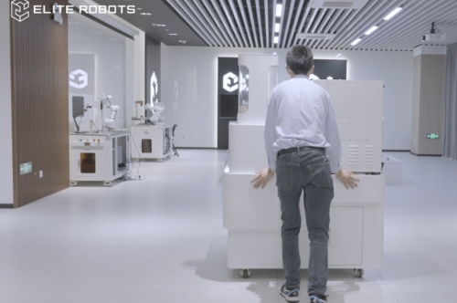 艾利特机器人咖啡一体机，用科技推动商业场景智能化革新！