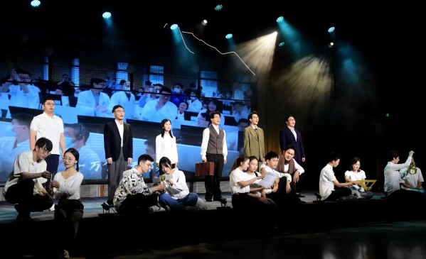 群星闪耀》科学家精神主题舞台剧在沪上演