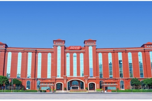 汤臣倍健发布2025年一季报，双向产品创新应对行业挑战