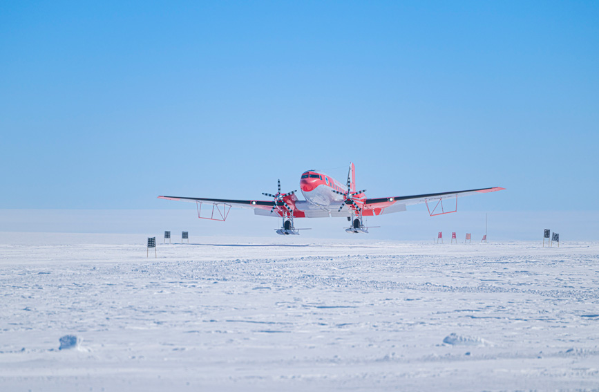 10年航程80万公里！中国“雪鹰601”飞机翱翔南极
