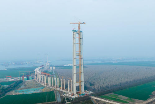 中交路建张靖皋长江大桥南航道桥主索鞍精准起吊​